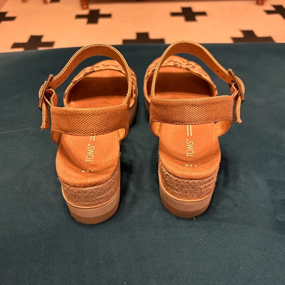 TOMS leopard print platform sandal - Picture 3 of 5